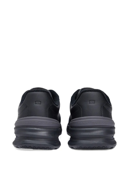 Tommy Hilfiger Logo-Plaque Lace-Up Low-Top Sneakers